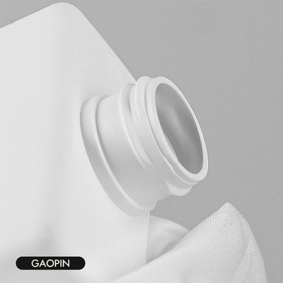 de Gepaste kleur Witte HDPE van 60ml 300ml 350ml 750ml Witte plastic de lotionflessen van de pompshampoo